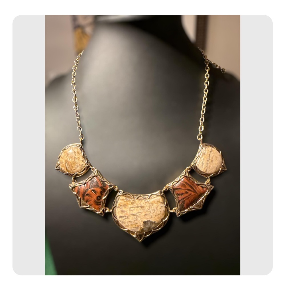 BARSE Cruise Pure Bronze
Tooled Leather And Earthy Jasper Adjustable Necklace